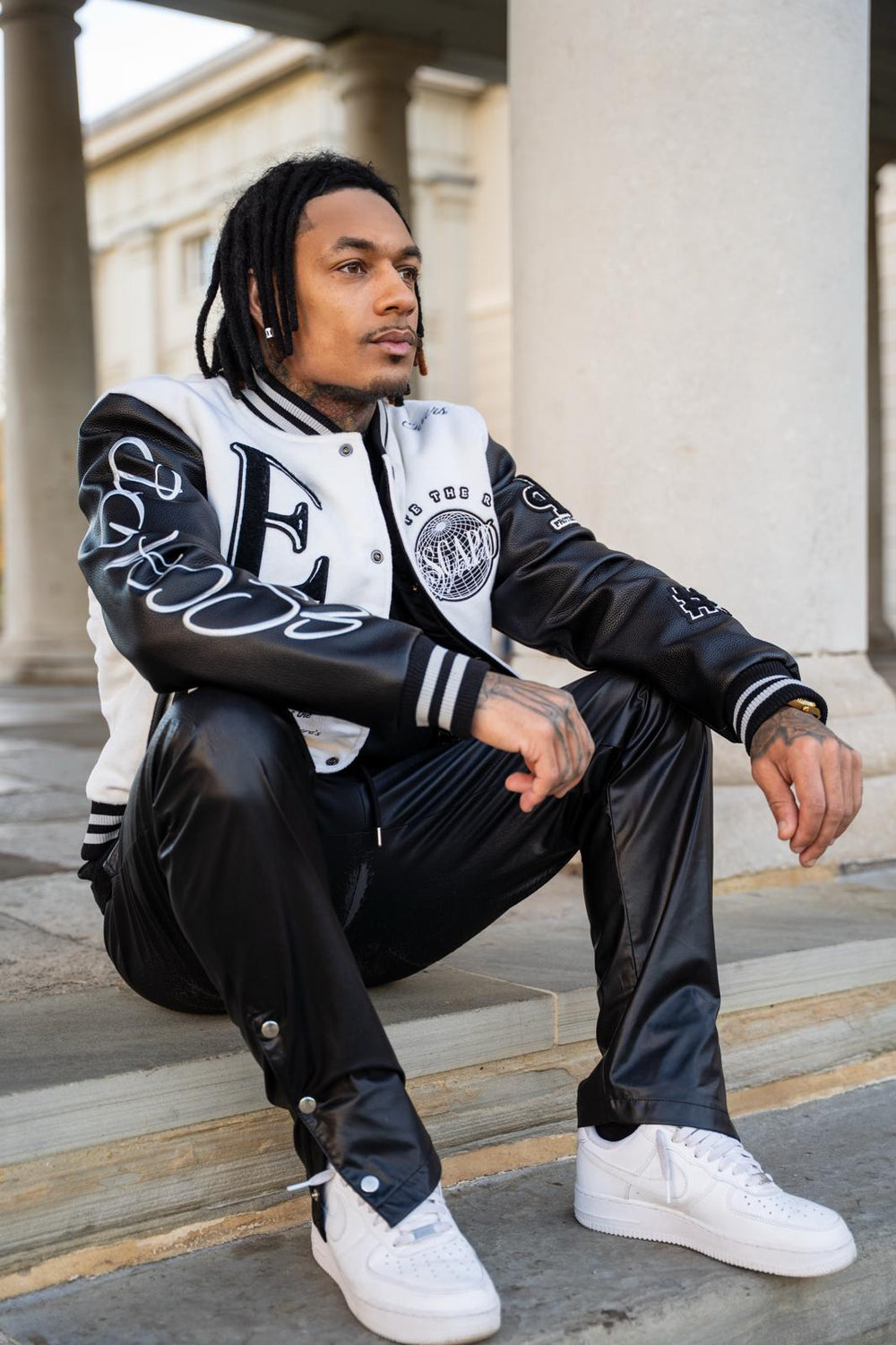<p><strong>WORN WORLDWIDE</strong></p>