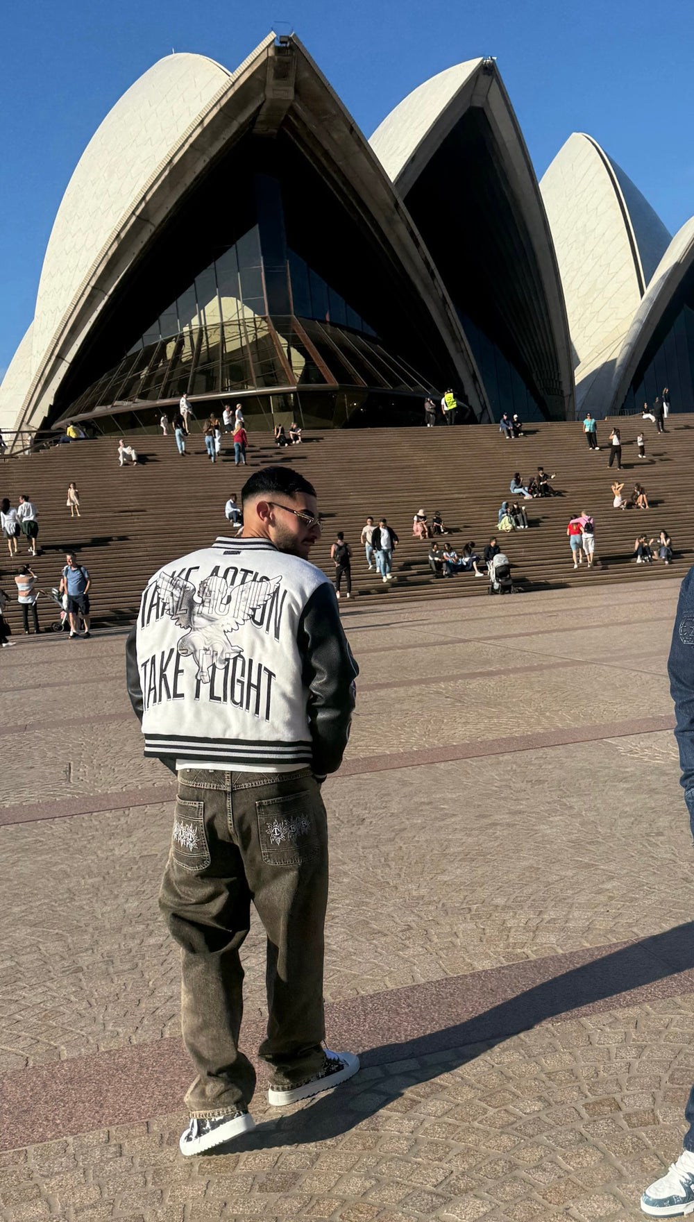 <p><strong>WORN WORLDWIDE</strong></p>